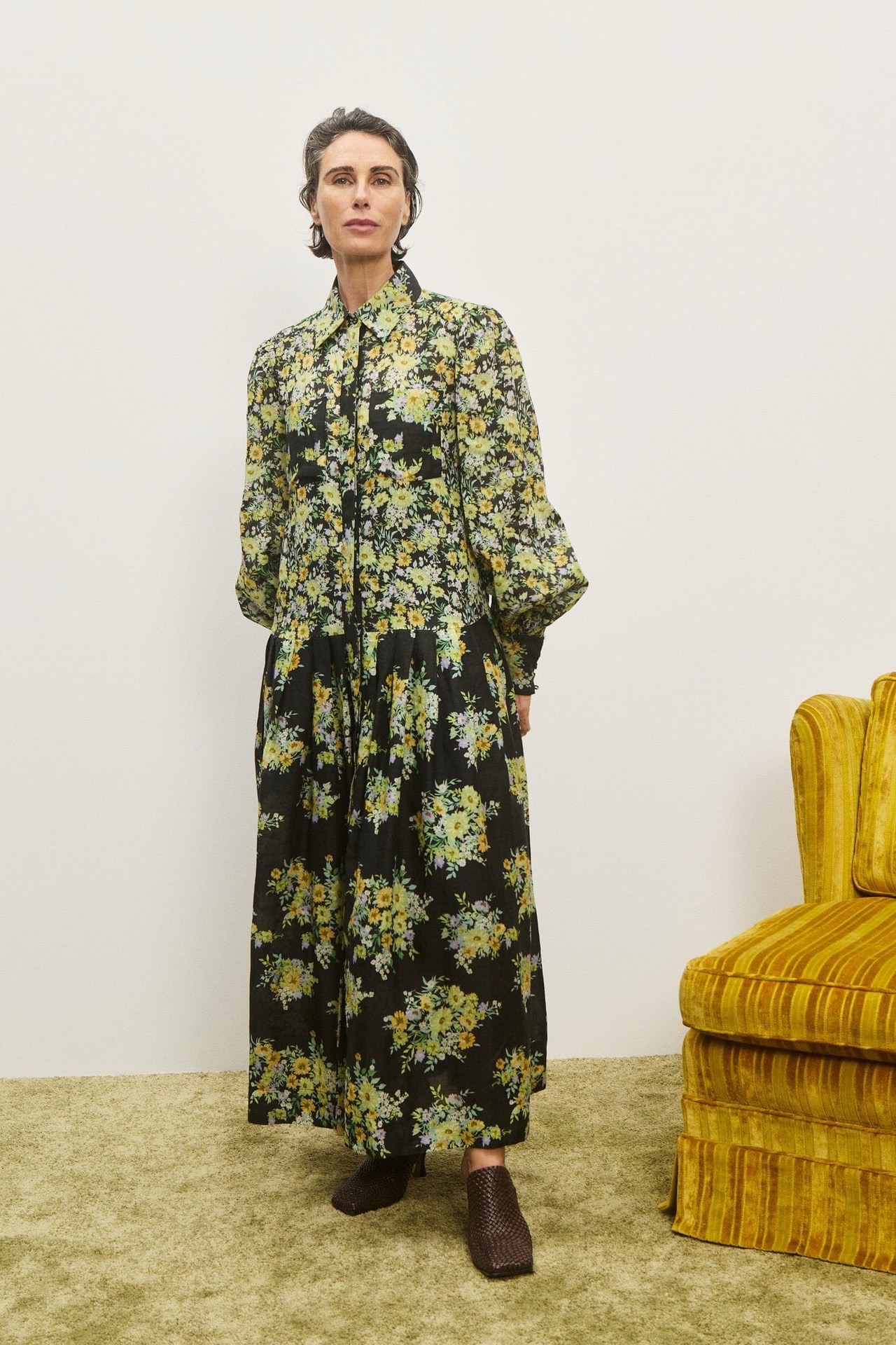 澳洲小众苎麻复古雏菊印花翻领长袖连衣裙2025新款度假休闲连衣裙