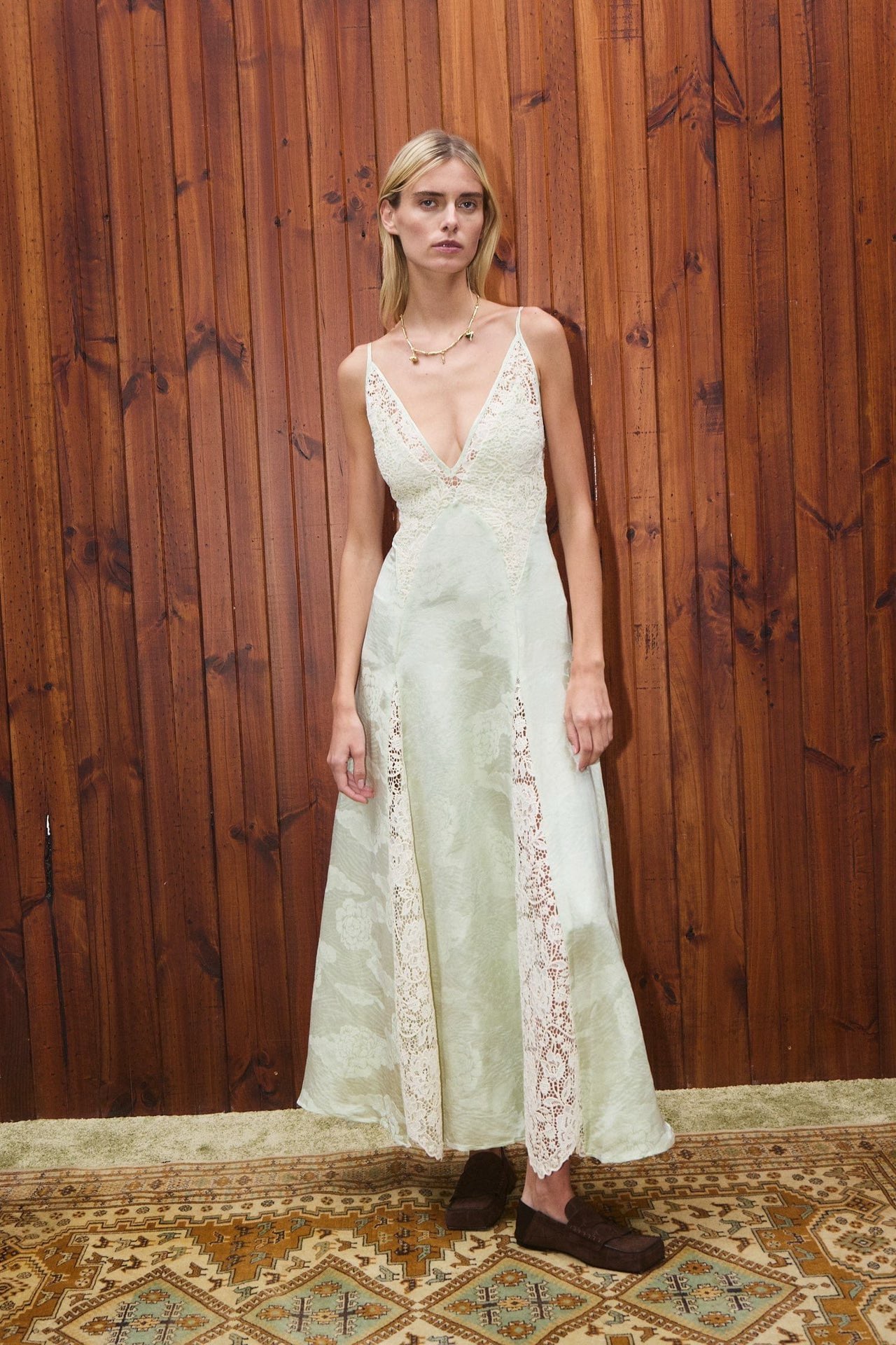 澳洲小众真丝亚麻提花蕾丝拼接吊带连衣裙2025新款度假休闲长裙女