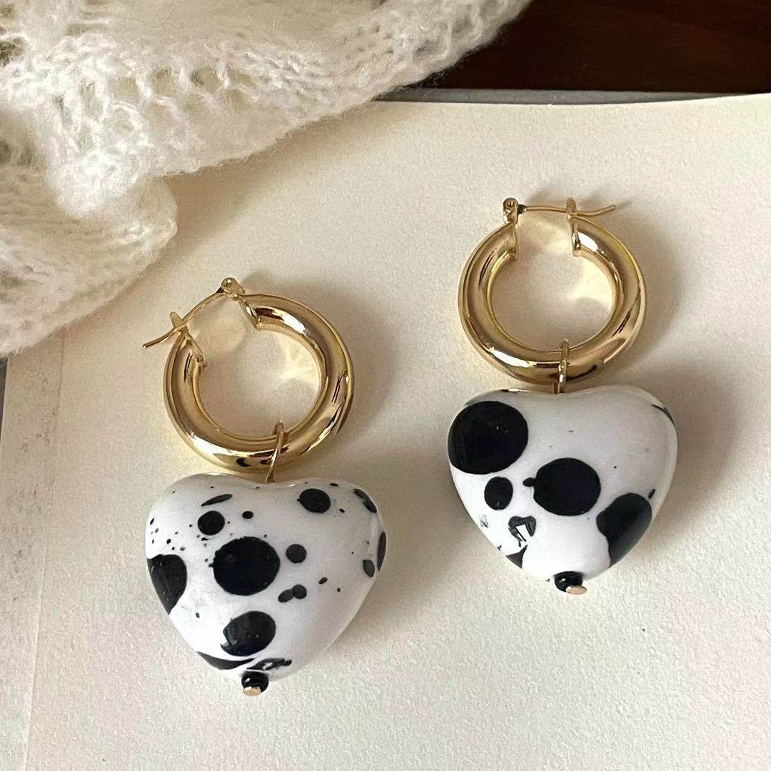 sunball《》秋冬黑白爱心耳饰