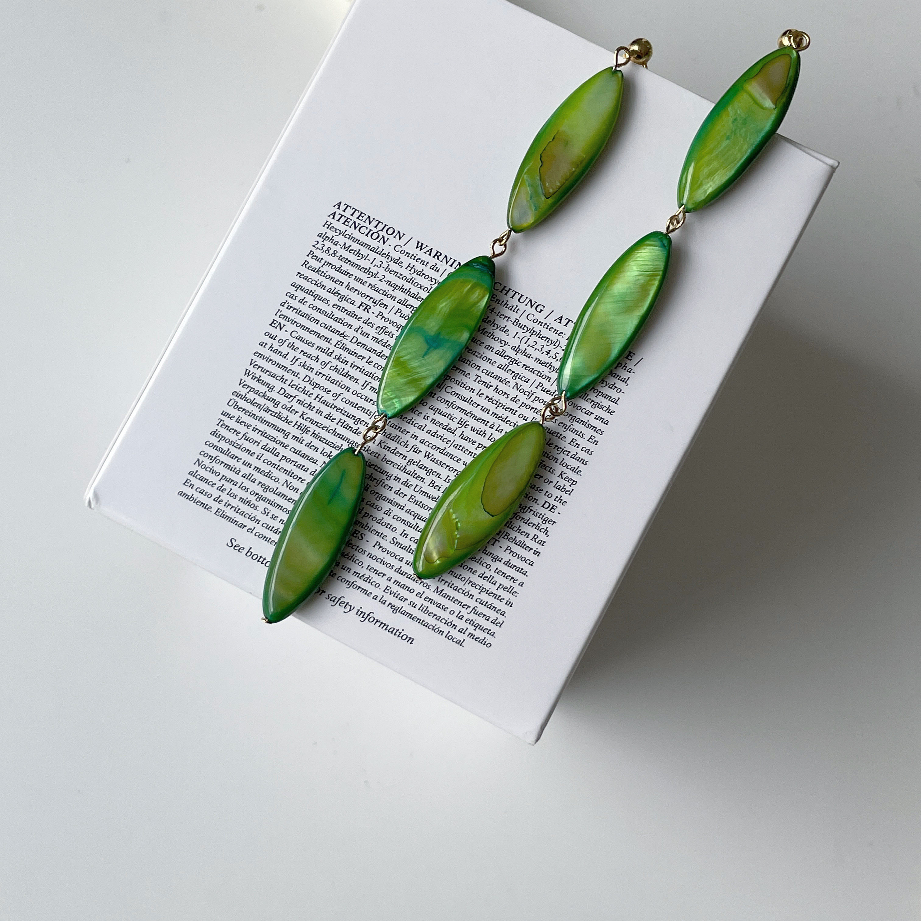 孔雀绿度假风贝壳银针耳夹