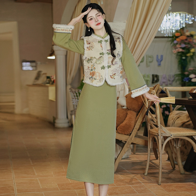 绝美新中式旗袍冬装绿色修身连衣裙女马甲两件套高级感温柔风套装