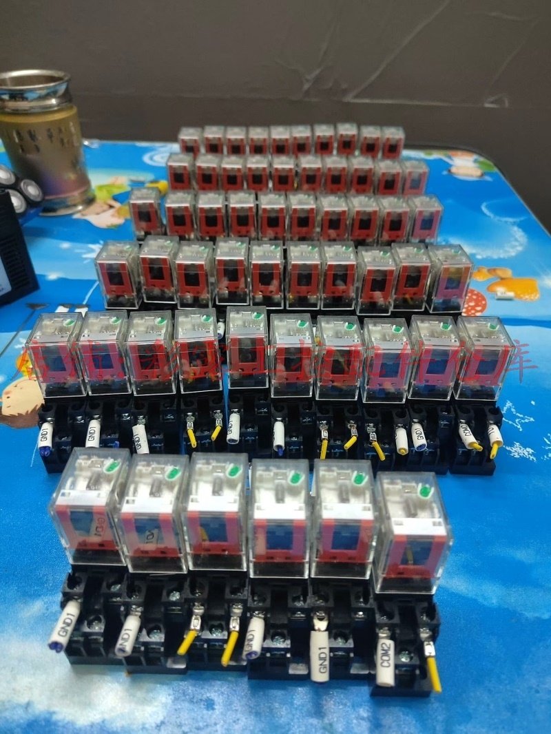 24v继电器my2n-gs 24vdc带底座有56套 都带走包邮