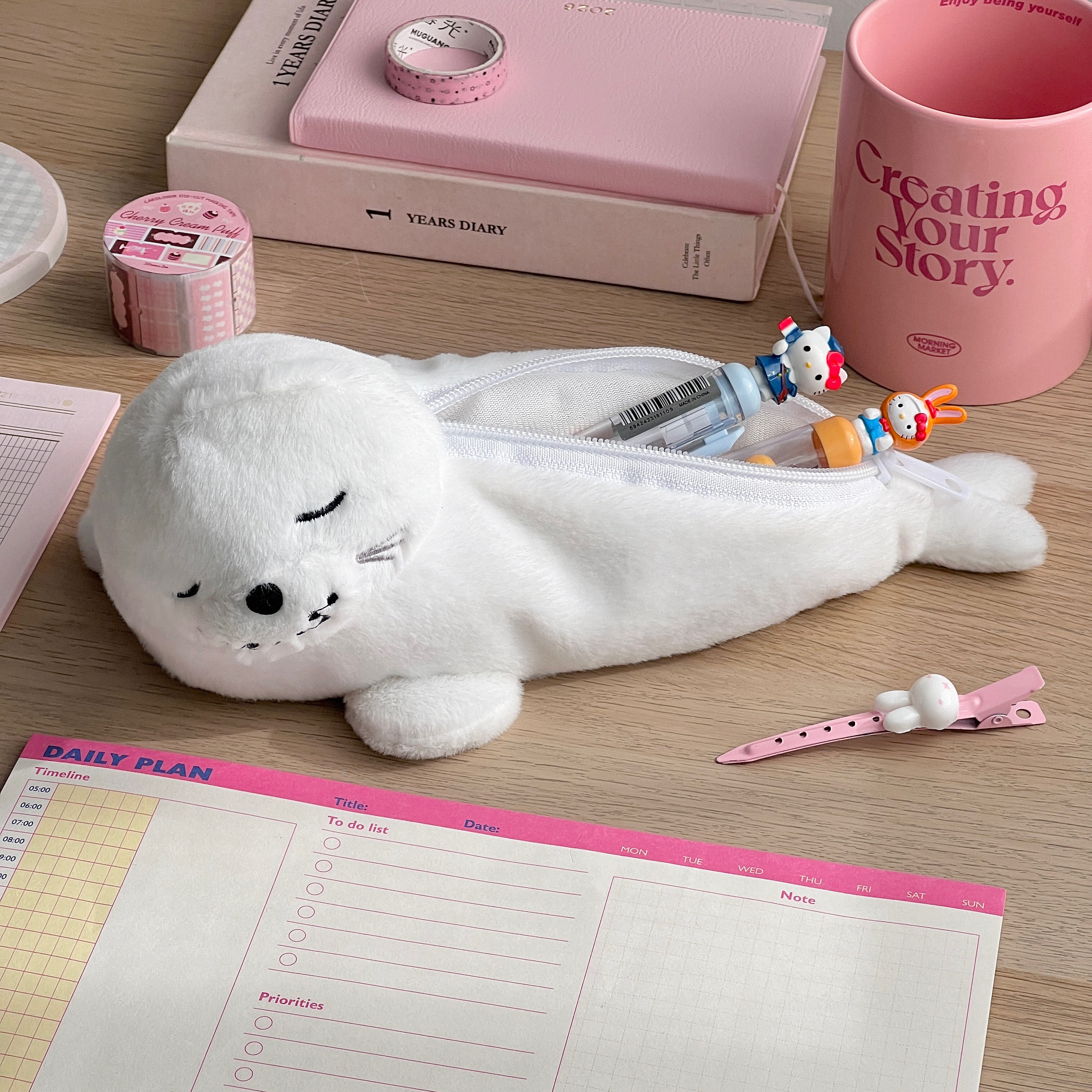 可爱白色海豹毛绒笔袋2026新款高颜值ins少女心文具收纳盒铅笔袋,文具电教/文化用品/商务用品,笔袋,淘宝优惠券,粉丝福利购,淘宝优惠卷