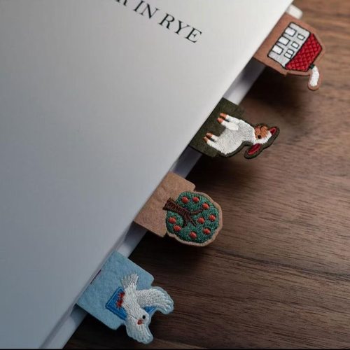 小动物手绘文字不织布刺绣书签