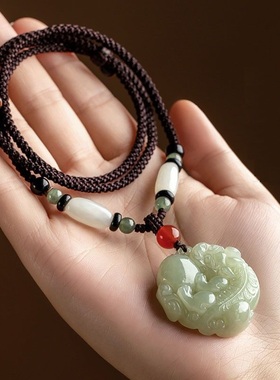 招财转运貔貅青白玉吊坠男女款