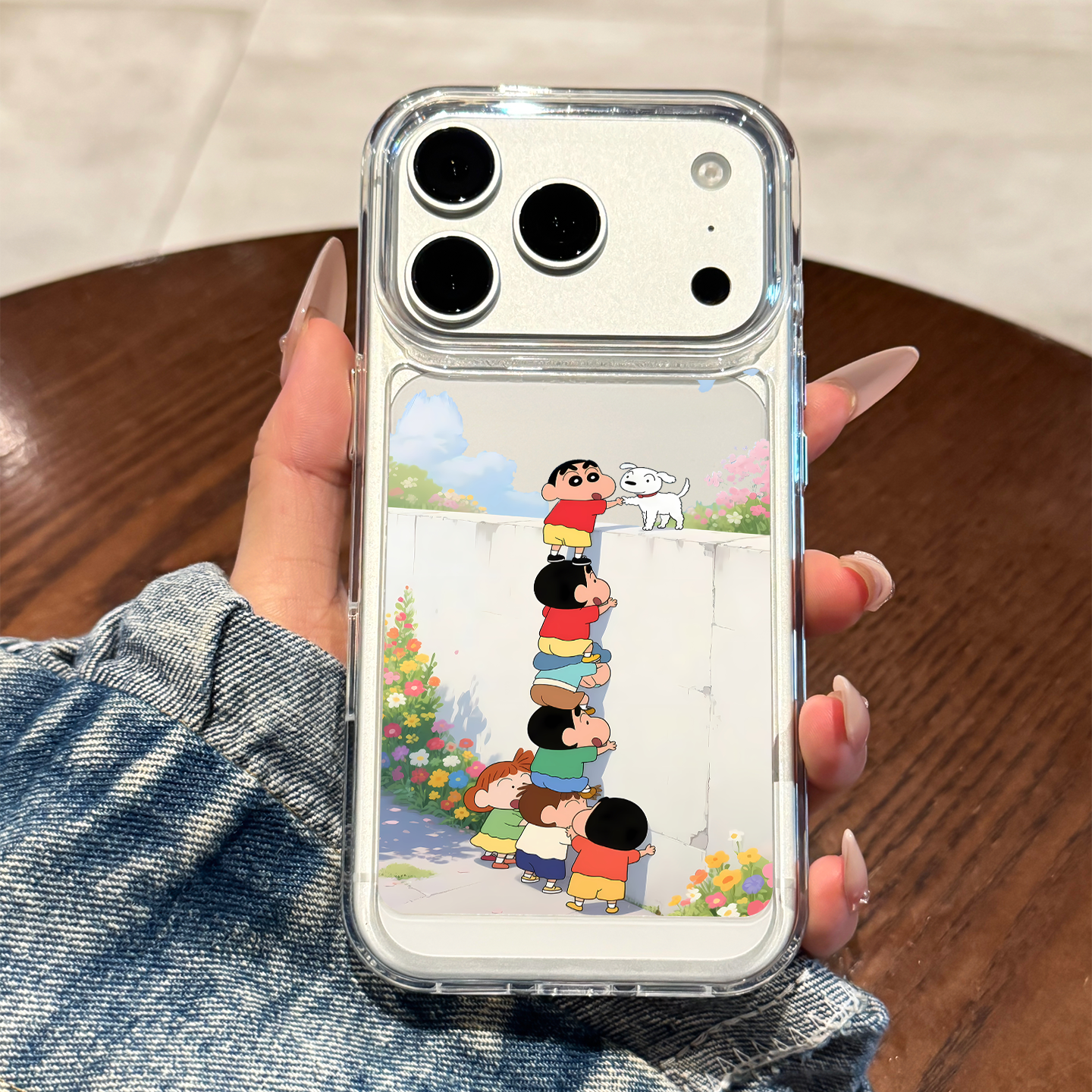 适用苹果17promax蜡笔小新云朵