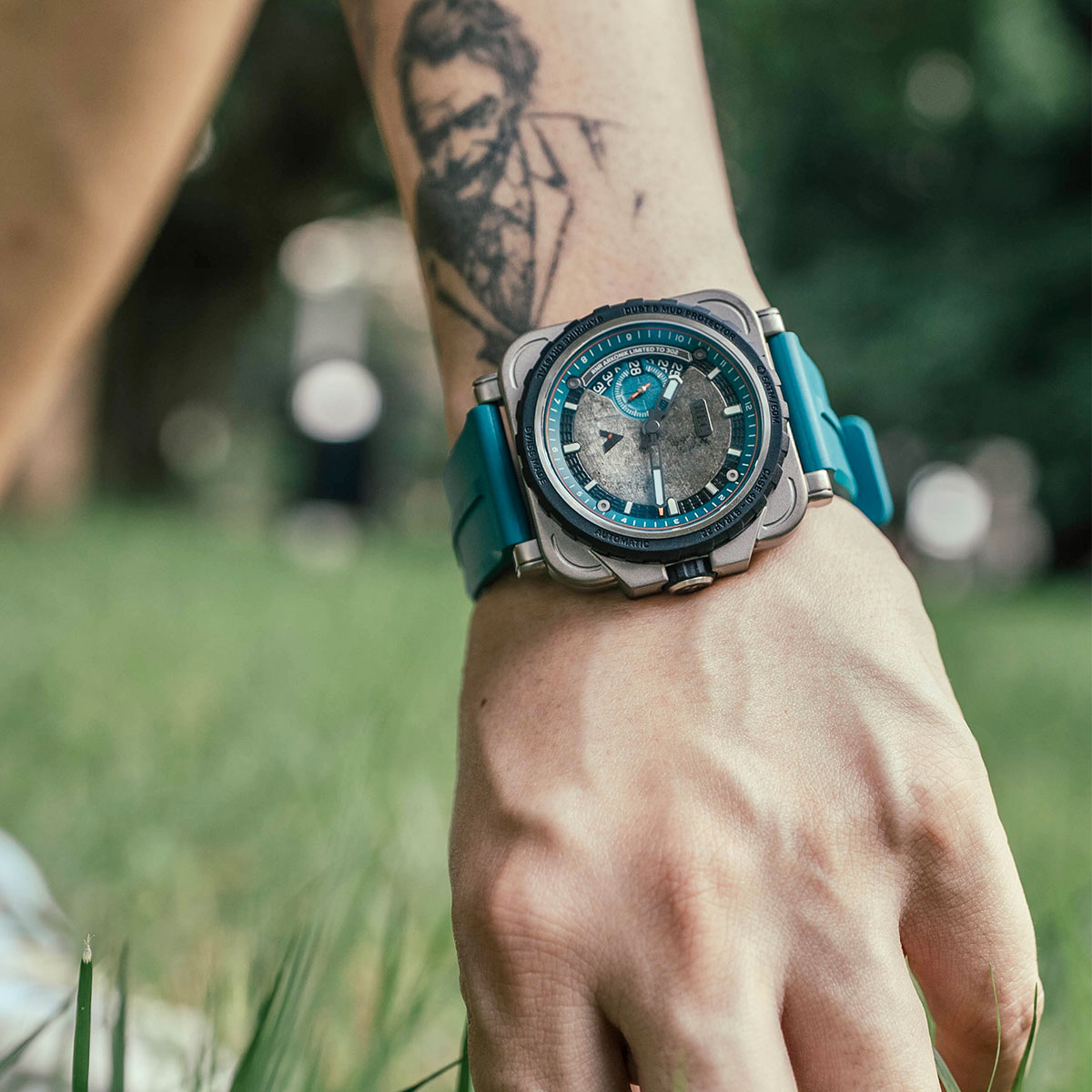 蒂芙尼蓝路虎改装车机械表方表盘