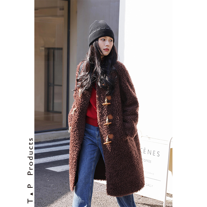 熊大大木质牛角扣冬季大衣