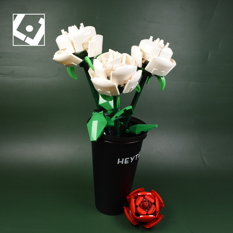 乐聚岛 情人节生日纪念日礼物纯洁纯真高贵白色玫瑰花拼装积木moc