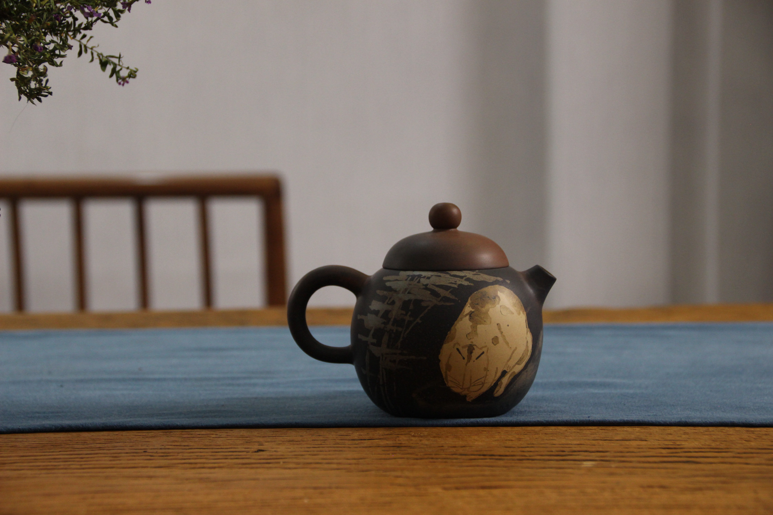 一叶醉茶艺馆 三金建水紫陶西施茶壶大猫咪装饰图