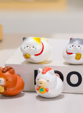 招财猫摆件新款高级感小众桌面装饰树脂公仔办公室礼物教师节礼品