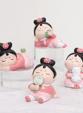 办公桌面摆件用品卡通娃娃小众文创潮玩展萌粒公仔手办治愈摆件