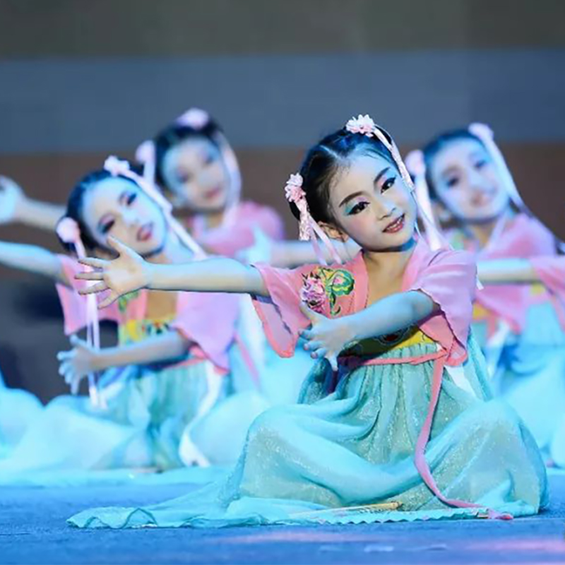 花蝴蝶汉服女童中国风