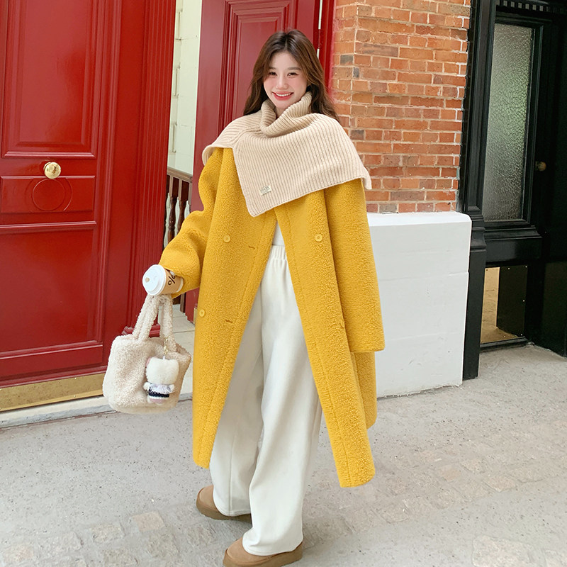 新款现货数据好鹅黄色羊羔毛带围脖两件套2C282-871P195K288,女装毛呢外套,2C282