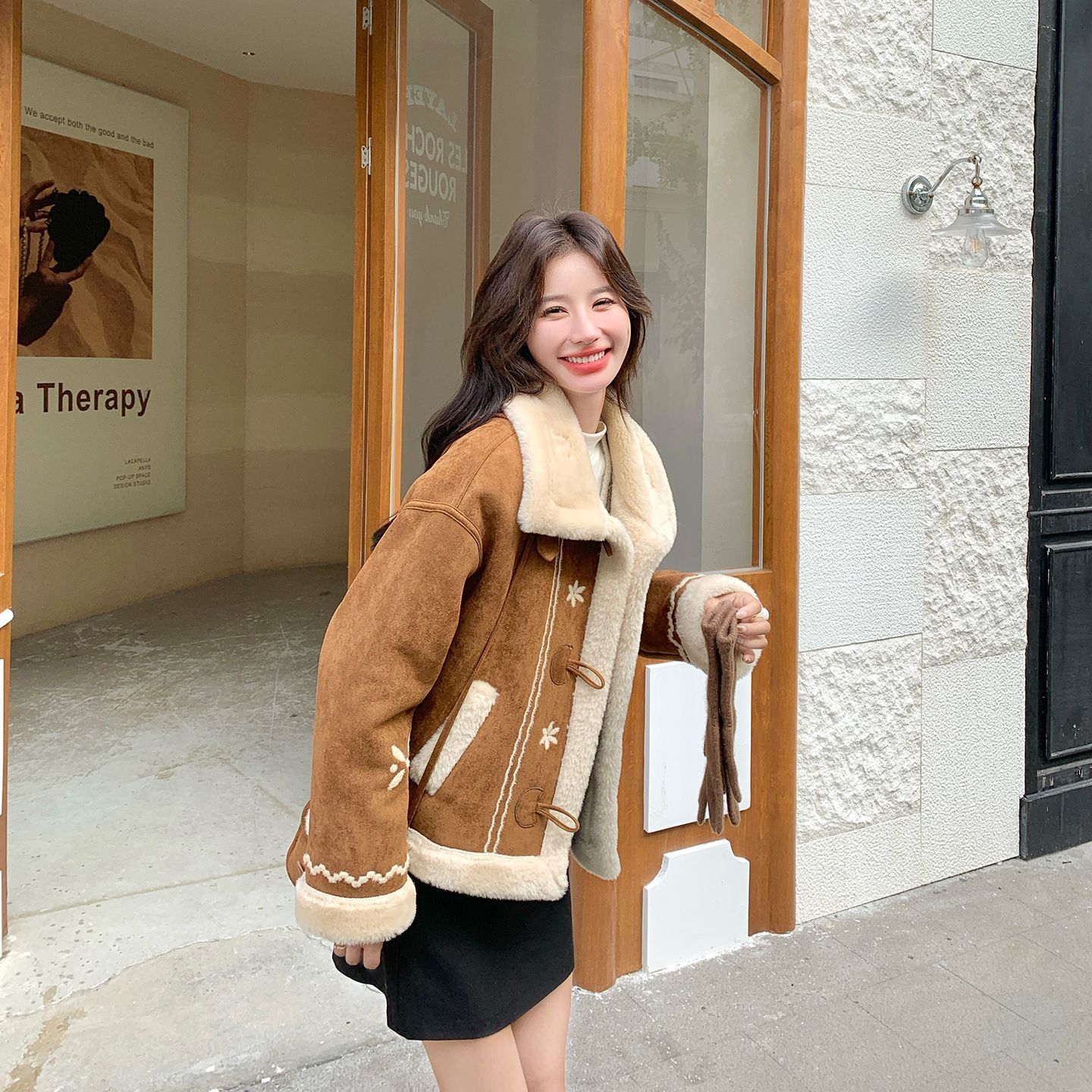 外套女2025冬季重工刺绣牛角扣仿皮毛一体高级感麂皮绒保暖上衣