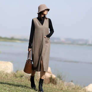 女士冬季连衣裙羊毛背心裙新款秋冬款外穿冬裙显瘦遮肉吊带连衣裙
