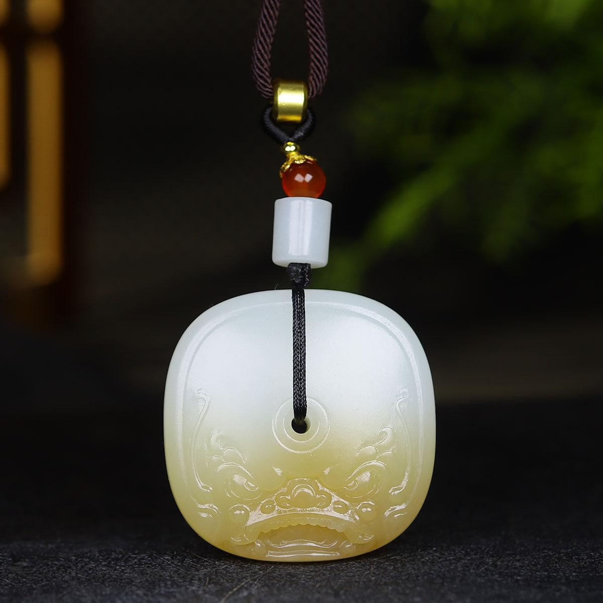 （古晨珠宝)新疆和田玉糖白玉兽面四方扣挂件吊坠玉坠四方平安42g