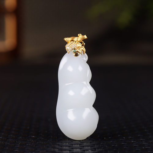 （古晨珠宝）新疆和田玉羊脂白玉四季豆挂件18k金镶嵌吊坠13g