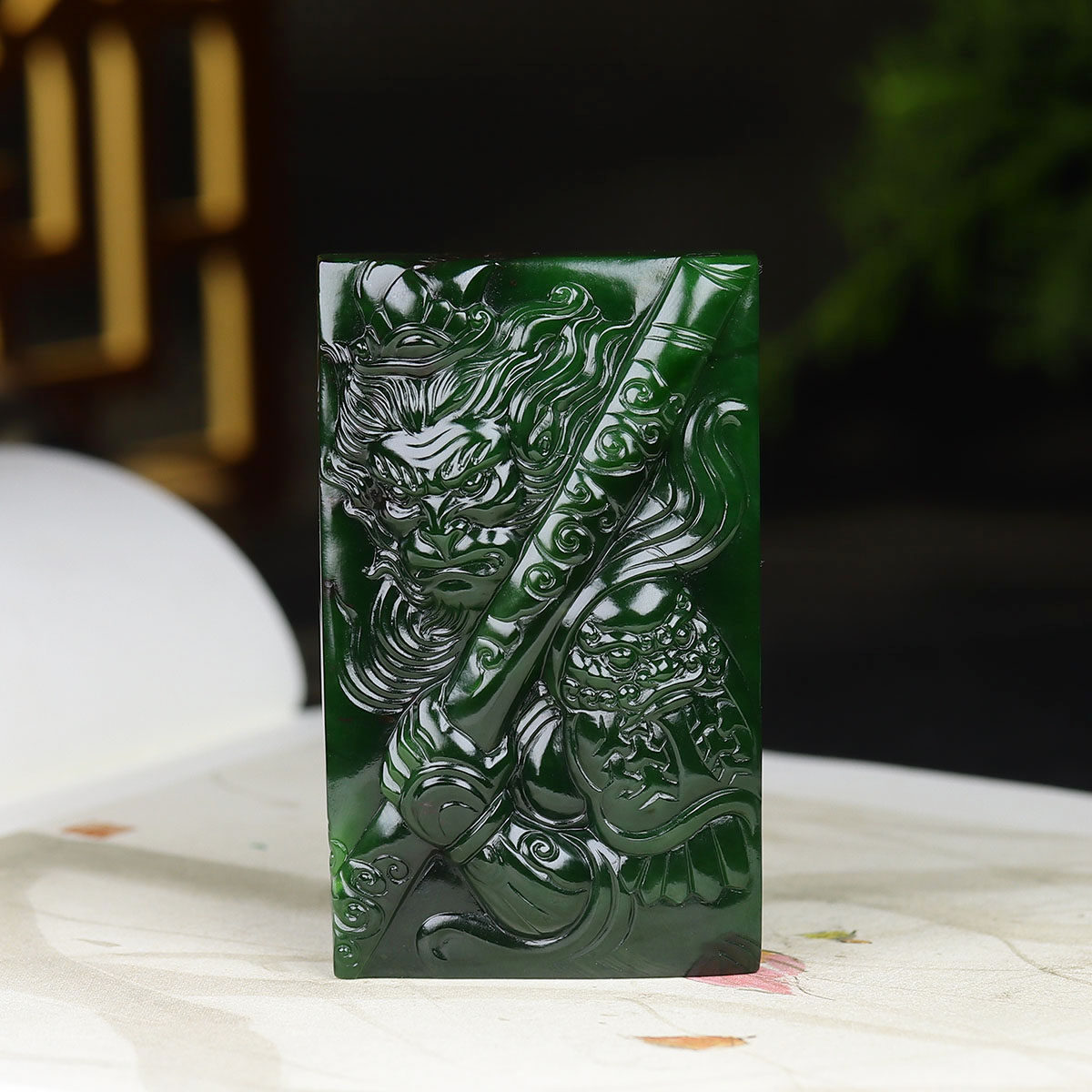 （古晨珠宝）俄罗斯和田玉菠菜绿聚红皮碧玉孙悟空挂件吊坠106g