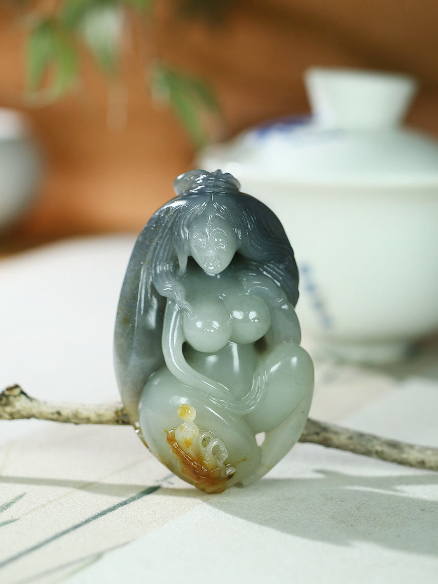 新疆和田玉青花籽料美女挂件润玉缘吊坠玉坠天姿国色60g