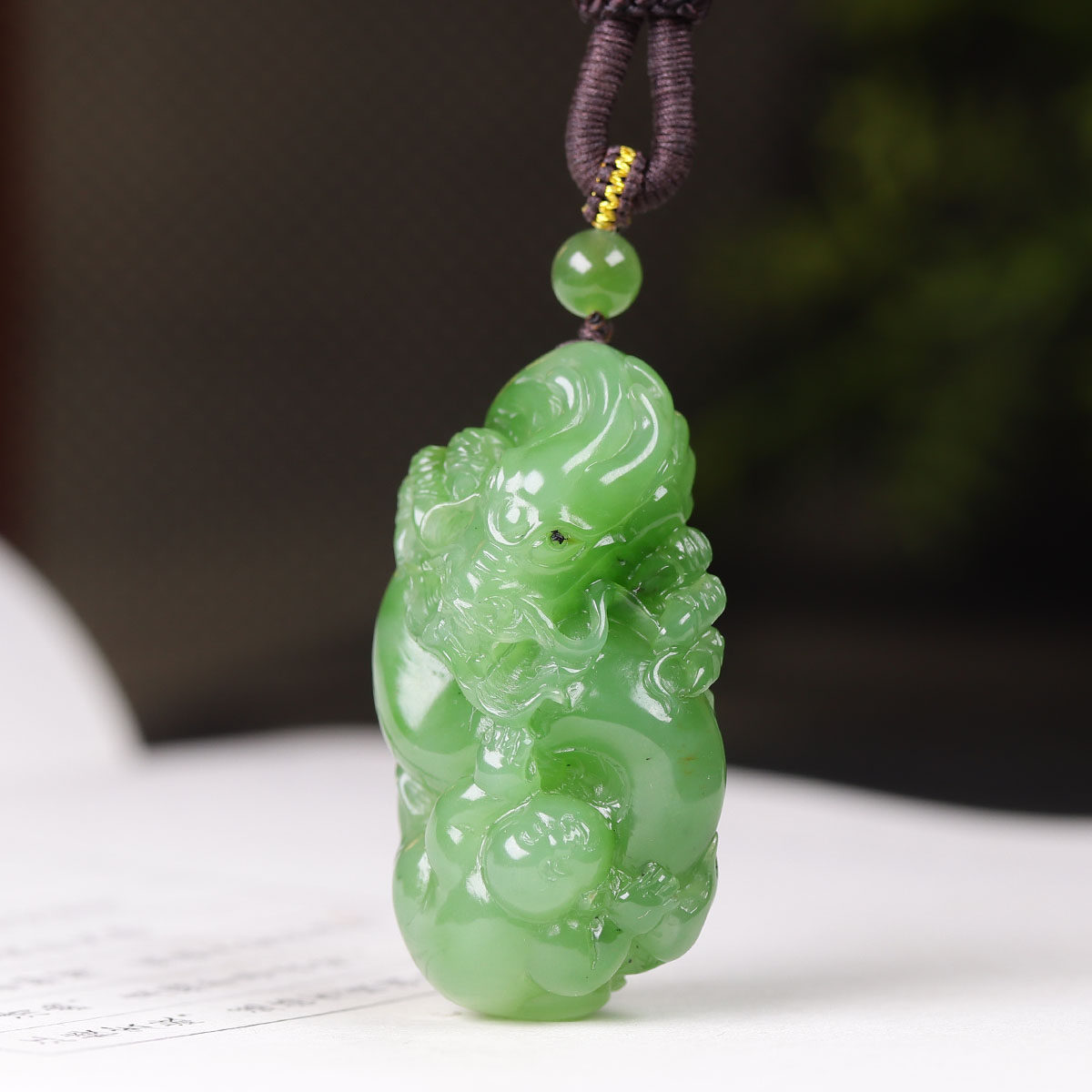 （古晨珠宝）俄罗斯和田玉果绿碧玉龙挂件吊坠望子成龙30g