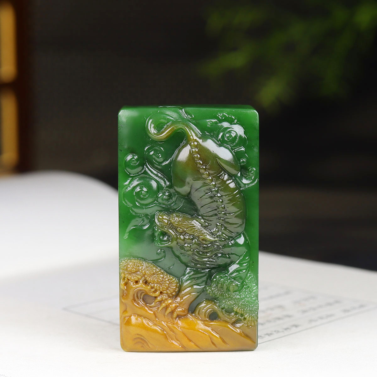 (古晨珠宝)俄罗斯和田玉黄皮碧玉生肖虎挂件玉坠玉牌吊坠91g