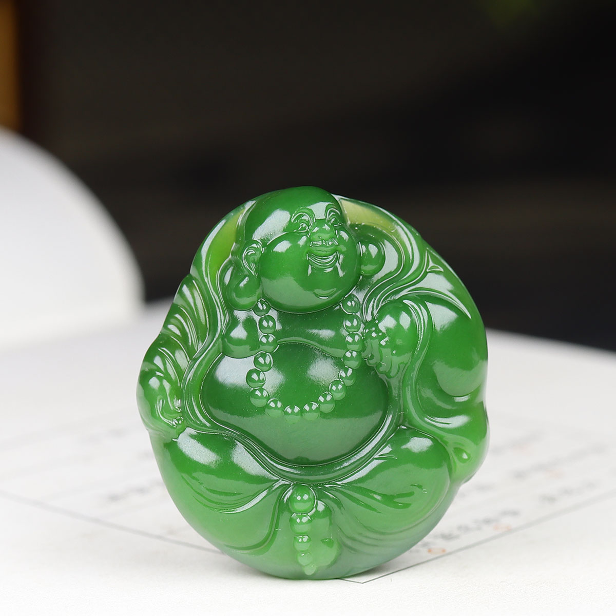 (古晨珠宝) 俄罗斯和田玉阳绿碧玉弥勒佛挂件吊坠玉坠天生福相25g
