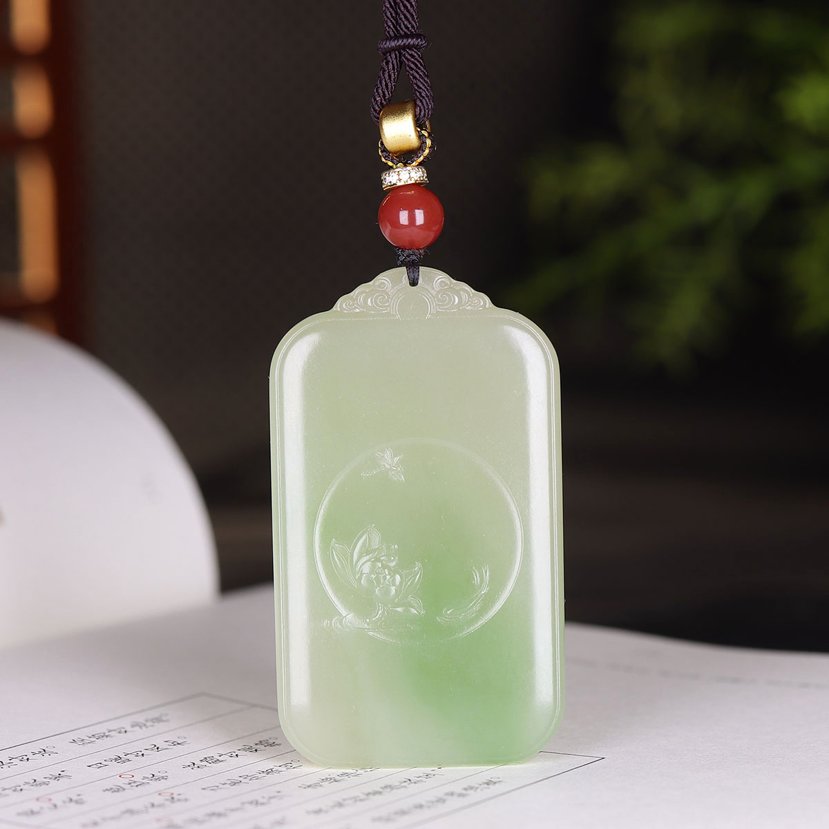 (古晨珠宝)青海和田玉翠青莲花牌挂件吊坠玉坠玉牌一品清廉57g