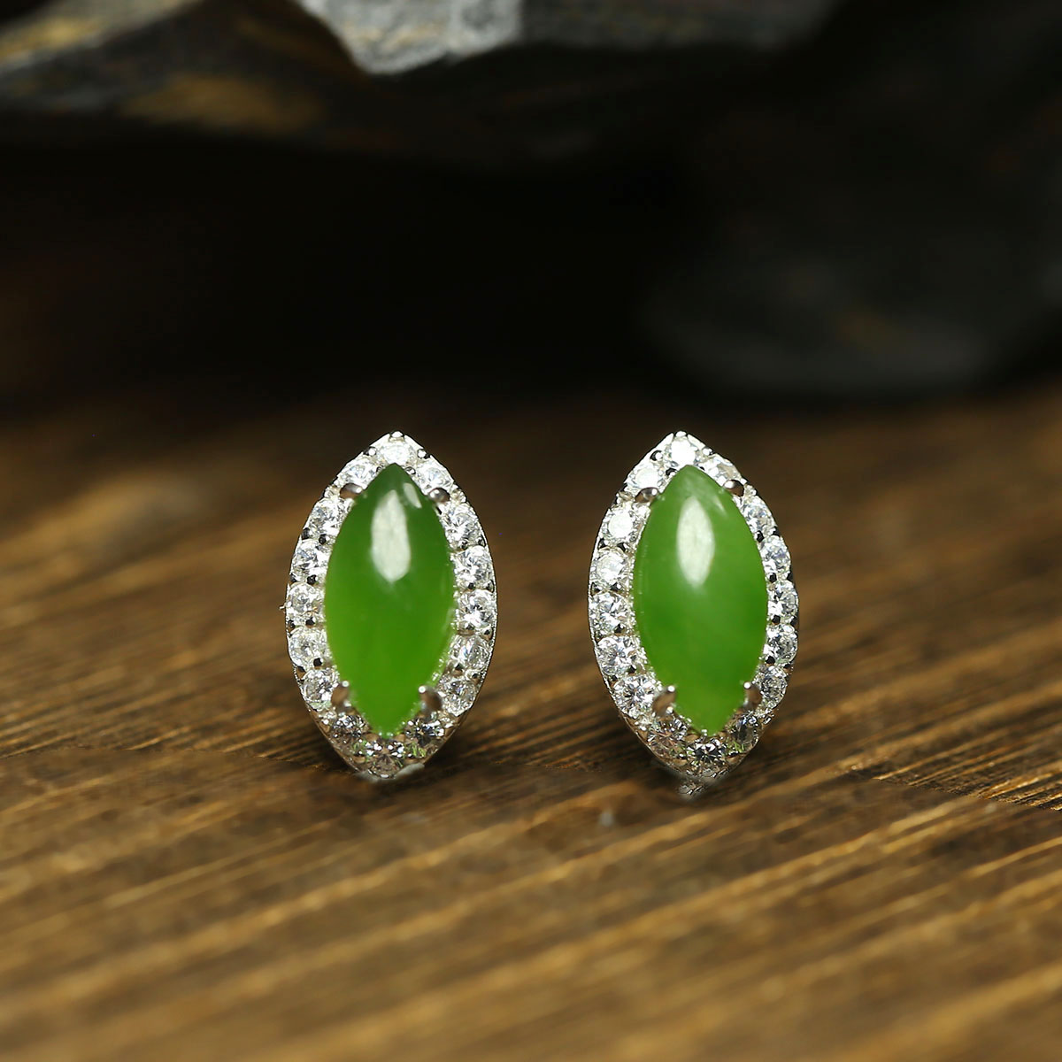 （古晨珠宝）润玉缘俄罗斯和田玉碧玉银镶耳钉女款耳饰2.4g