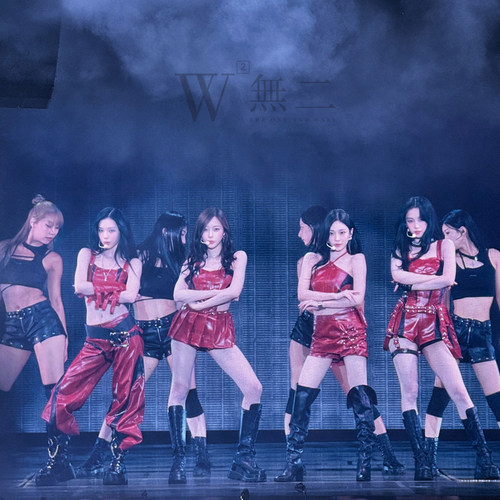 aespa女团风richman红色演出服