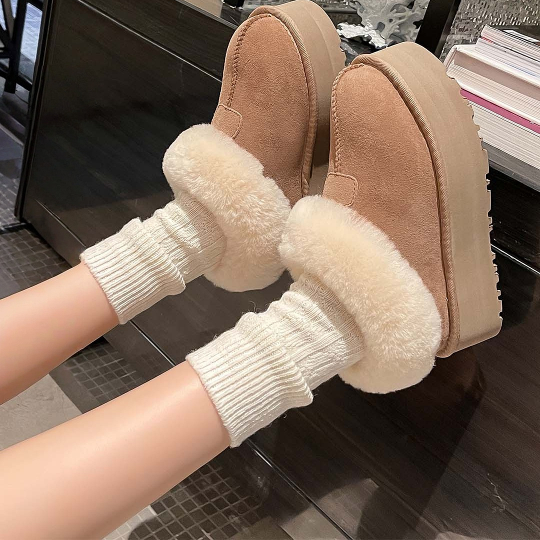 香港高端羊皮毛一体加绒保暖雪地靴女2025冬季厚底一脚蹬包头棉鞋