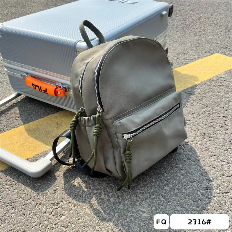 日系简约尼龙布双肩包女士百搭纯色防水轻便背包流苏麻花小书包