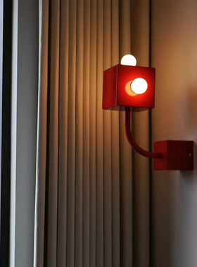 包豪斯中古风艺术创意客厅背景墙过道卧室床头灯红色太空时代壁灯