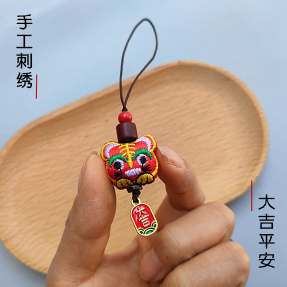 刺绣虎头挂件个性包包小饰品手机挂件国潮旗袍创意简约祝福小礼品