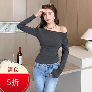 斜肩上衣性感收腰显瘦抽褶小众设计感女甜辣纯欲心机露肩修身 T恤