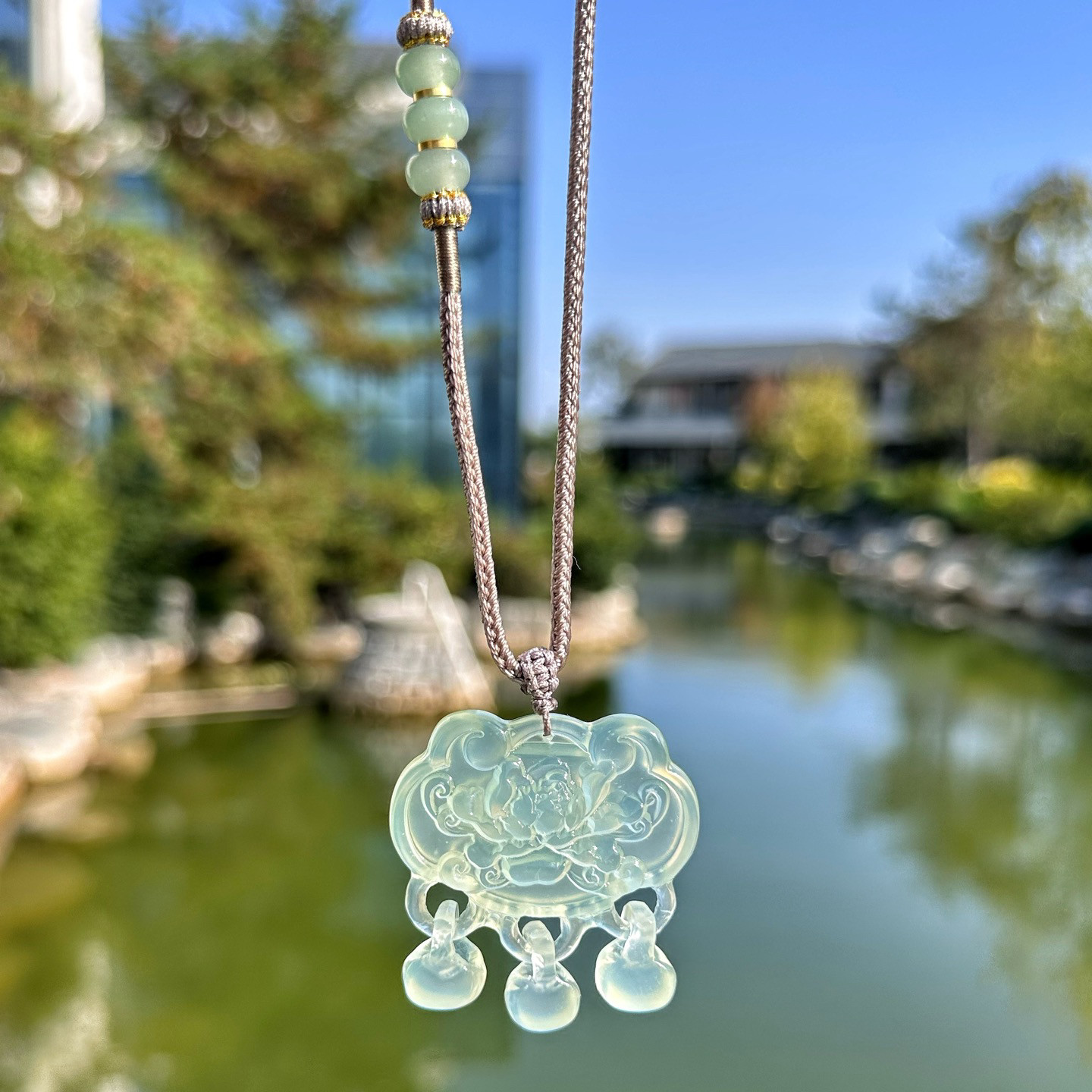 一物一拍岫岩玉冰透铃铛牡丹花锁平安锁吊坠岫玉石颈饰玉坠佩挂件