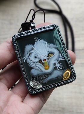 吊坠龙牌盘龙阁琥珀绘白龙