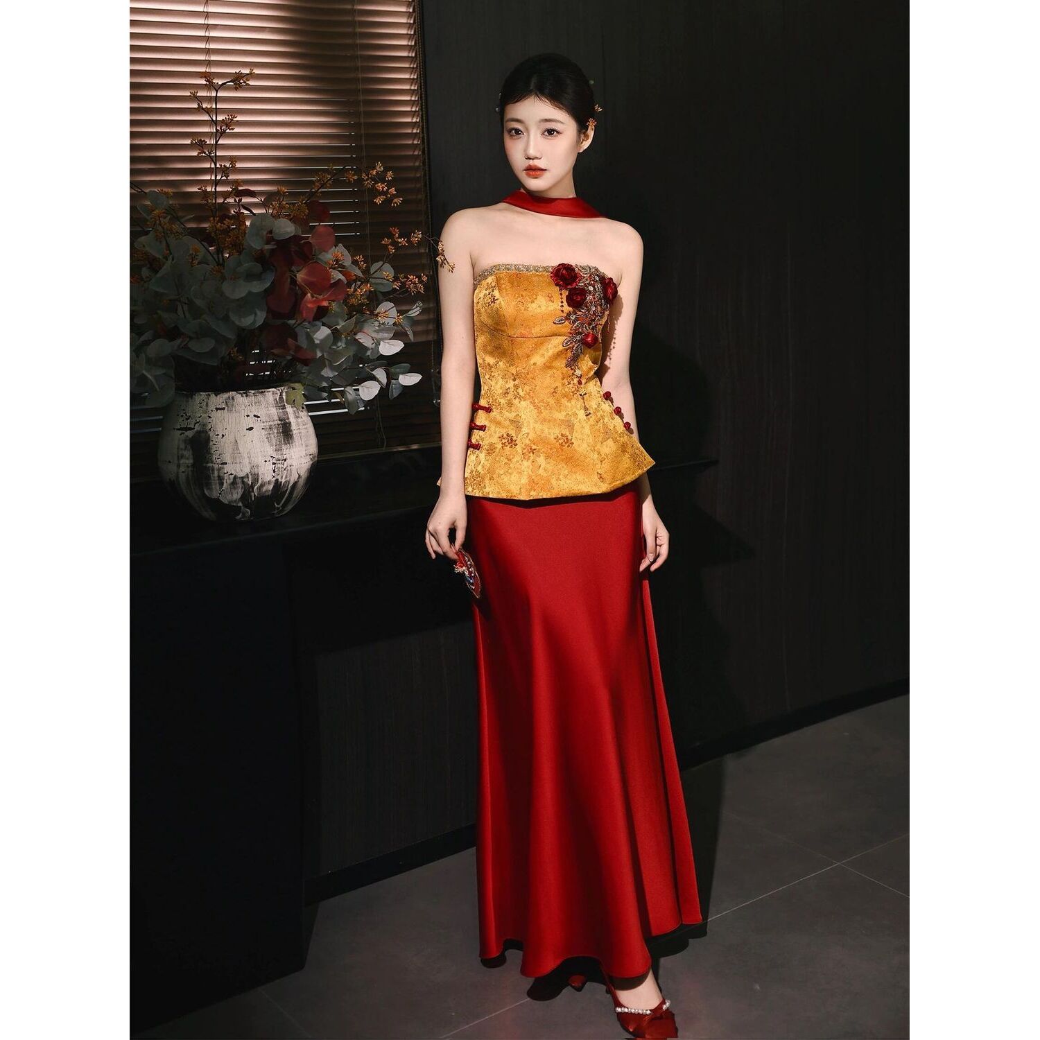 晨袍女新娘出片新中式晨袍女高级感新娘订婚礼服裙高端轻奢小众结图片