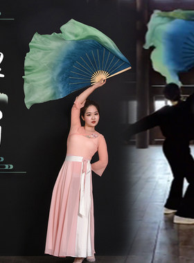 只此青绿古典舞千里江山图跳舞扇