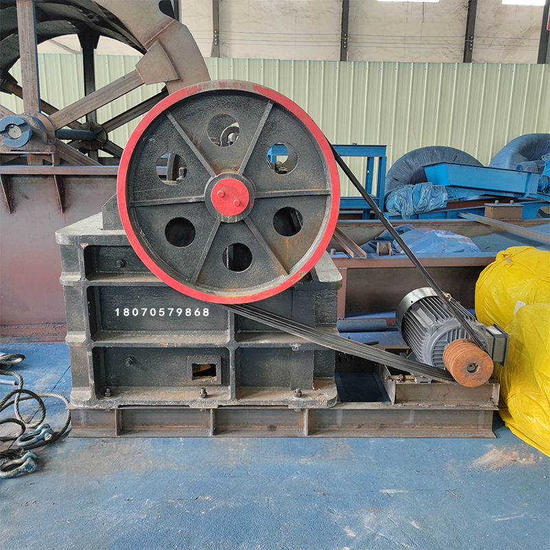颚式破碎机小型工制大石头