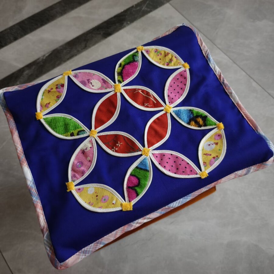 姥姥纯手工拼布莲花马扎椅子坐垫通用久坐办公室椅垫饭店防滑垫子