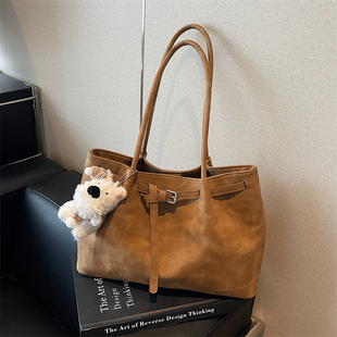 2025新款 百搭洋气大容量女休闲单肩腋下包托特包潮手提包 秋冬时尚