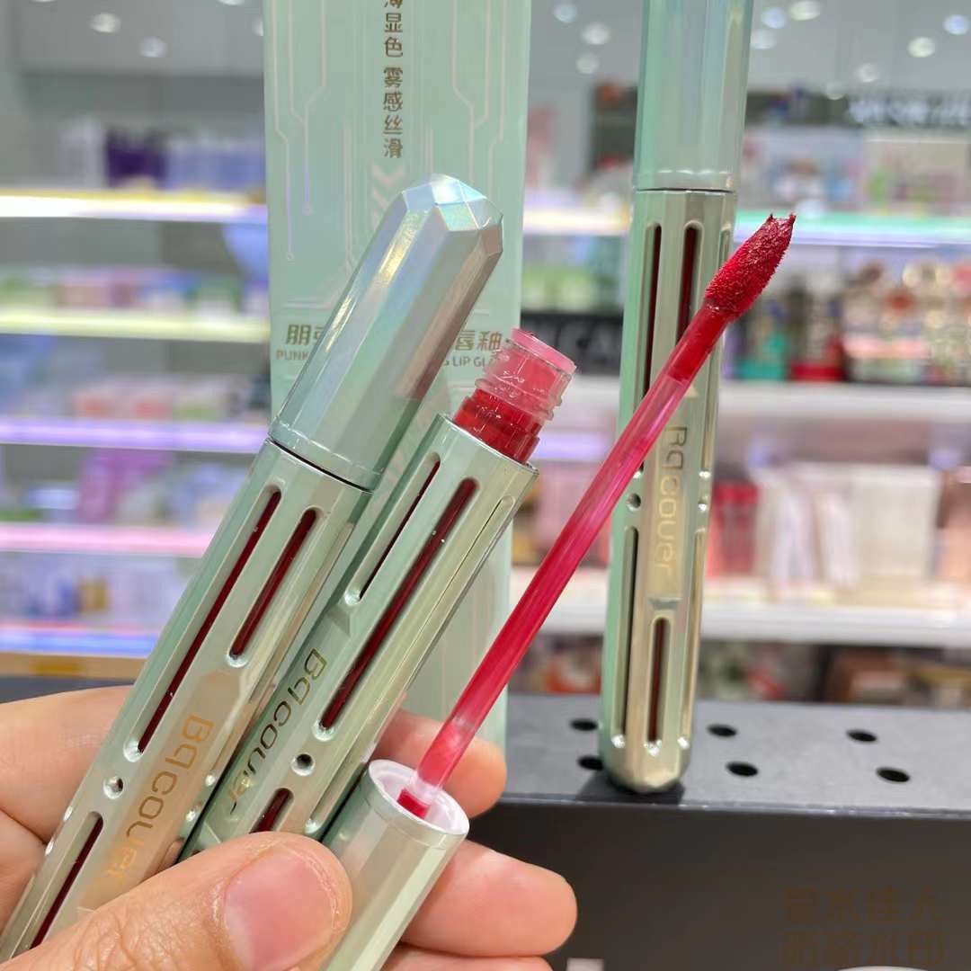 蔷薇红佩翘封面朋克宇宙失重唇釉