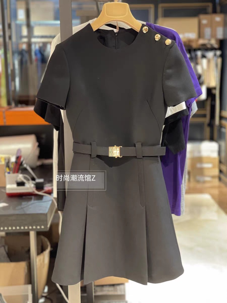新款春夏新款肩扣腰带淑女气质连衣裙高级感修身赫本风A字裙潮