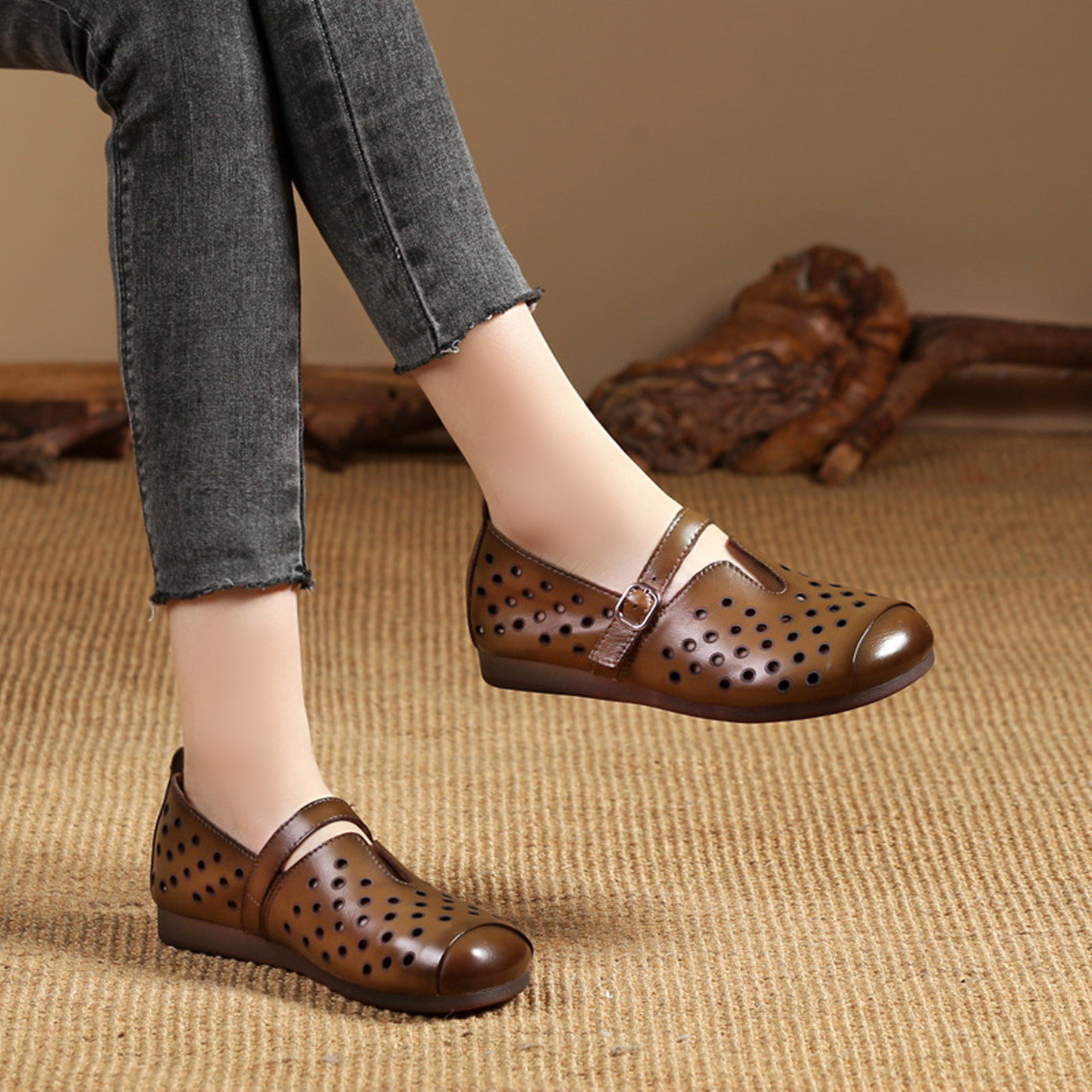 民族风镂空洞洞鞋女真皮软底平底凉鞋舒适妈妈鞋一脚蹬女士皮鞋