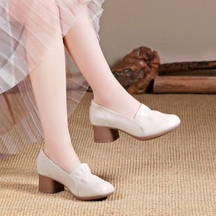 2026新款春秋季粗跟单鞋女真皮中跟软底妈妈鞋简约气质中老年女鞋