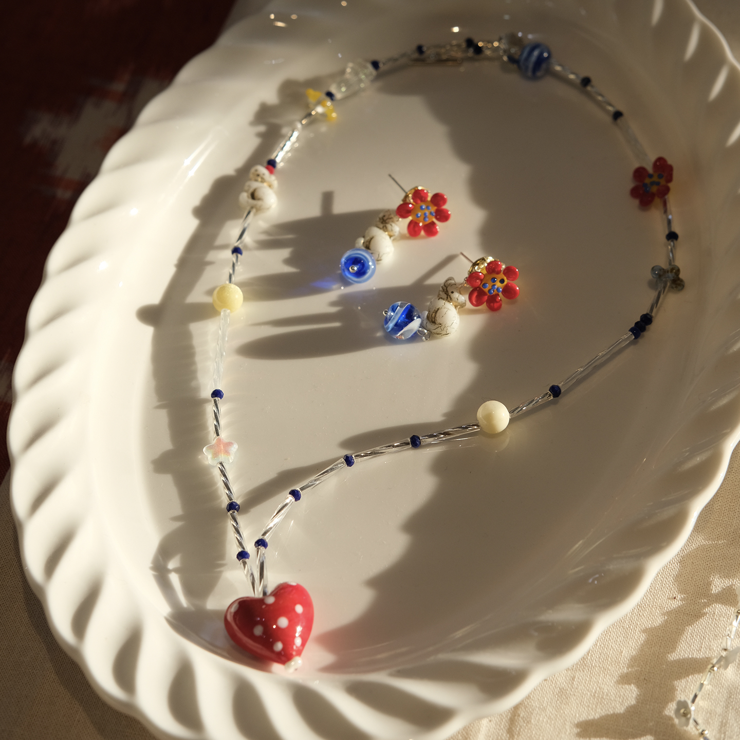 弗里达系列红蓝撞色猫猫花朵项链