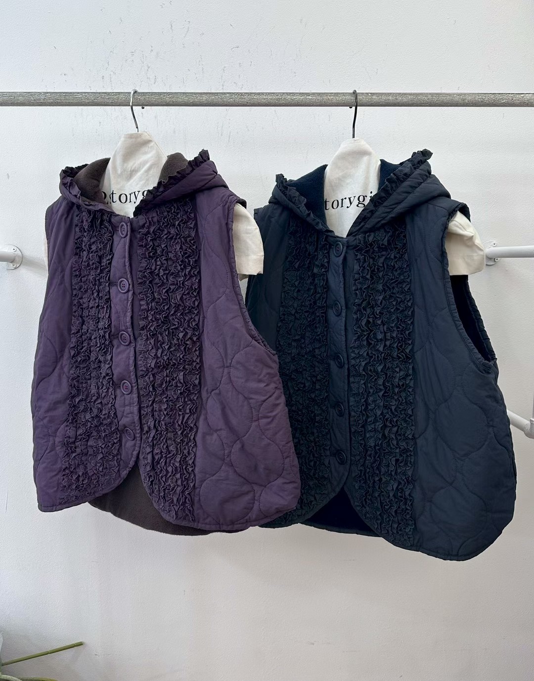 韩国2storyginy(现货)褶皱拼接连帽加绒马甲