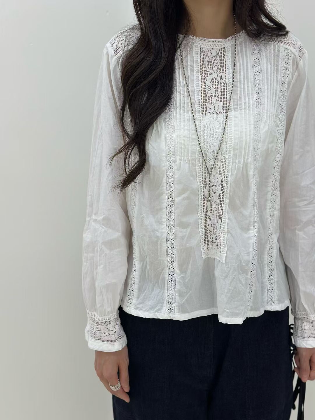 韩国le jardinet（现货）圆领重工蕾丝拼接花边长袖衬衫