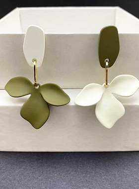 高级感轻奢耳环2024新款爆款甜美度假绿色花瓣耳坠纯银针春季耳饰